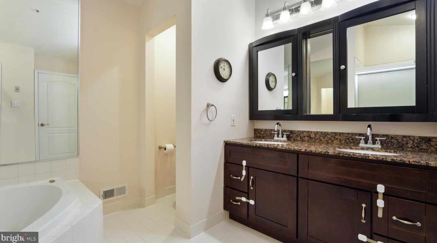 4547 Old Oak Rd, Gardenville PA  18902 exterior