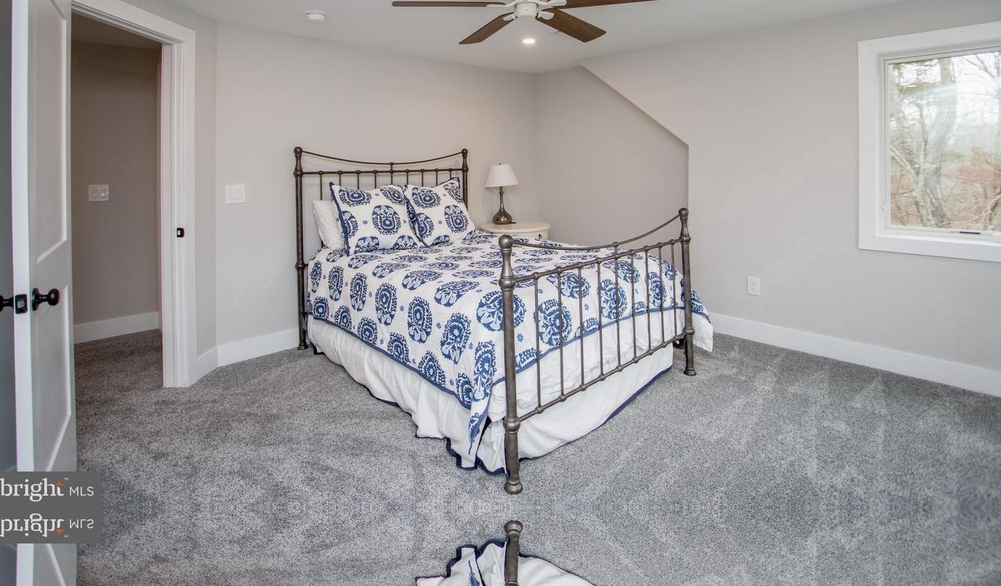 976 Washington Crossing Rd, Upper Makefield PA  18940-2712 exterior