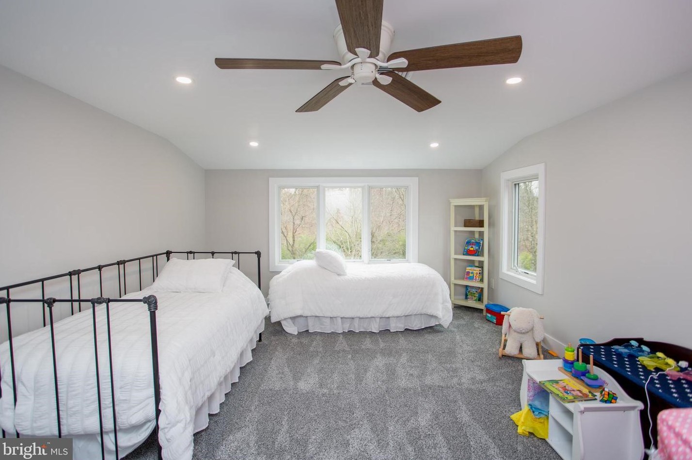 976 Washington Crossing Rd, Upper Makefield PA  18940-2712 exterior