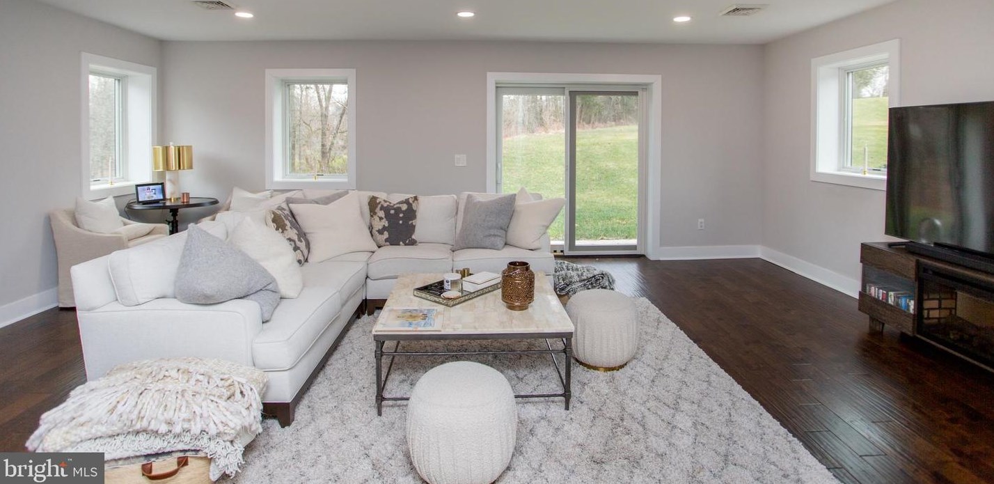 976 Washington Crossing Rd, Upper Makefield PA  18940-2712 exterior