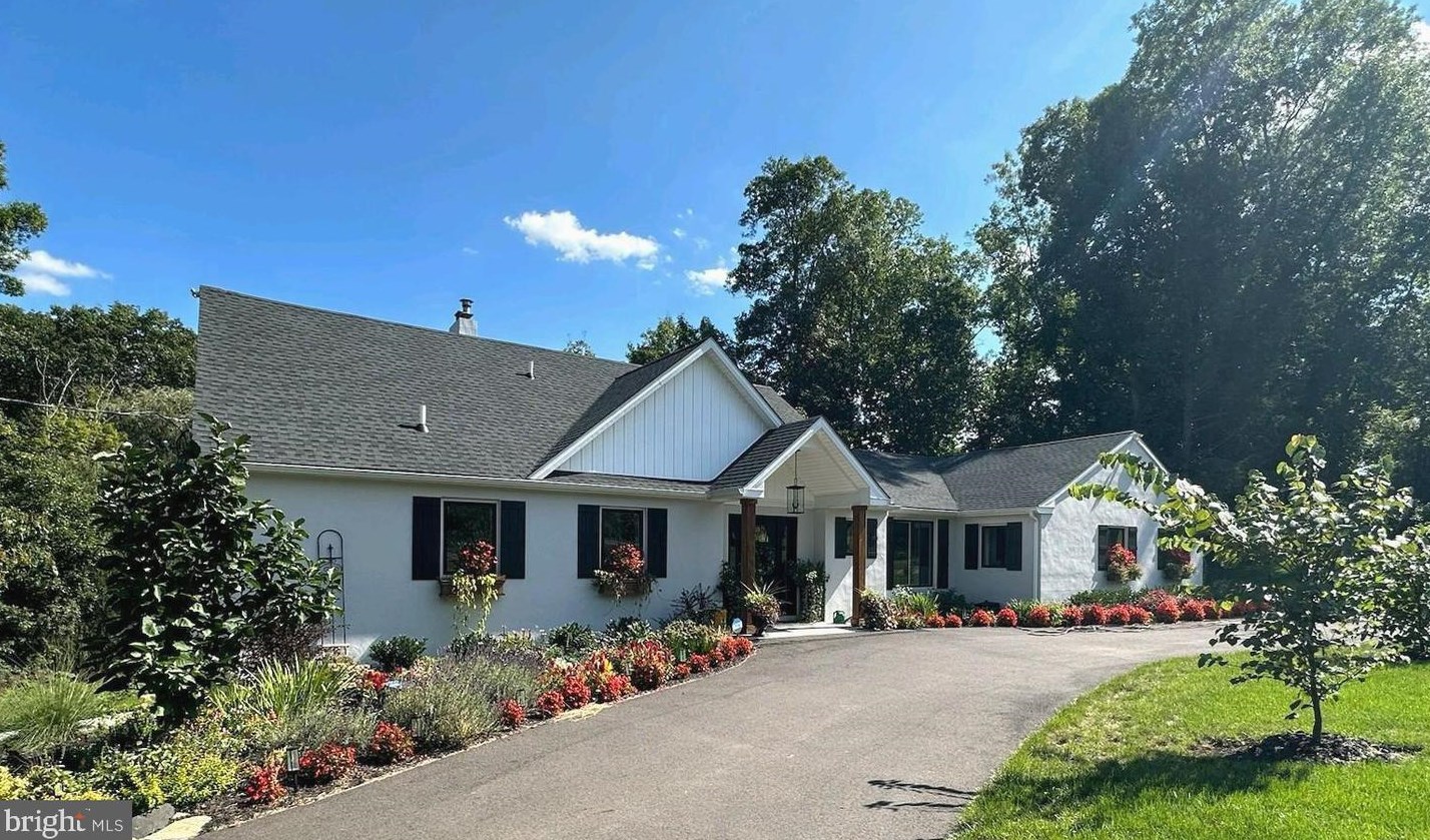 976 Washington Crossing Rd, Upper Makefield PA  18940-2712 exterior