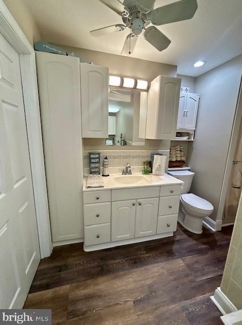 56 Valley Rd, Levittown PA  19057-4202 exterior