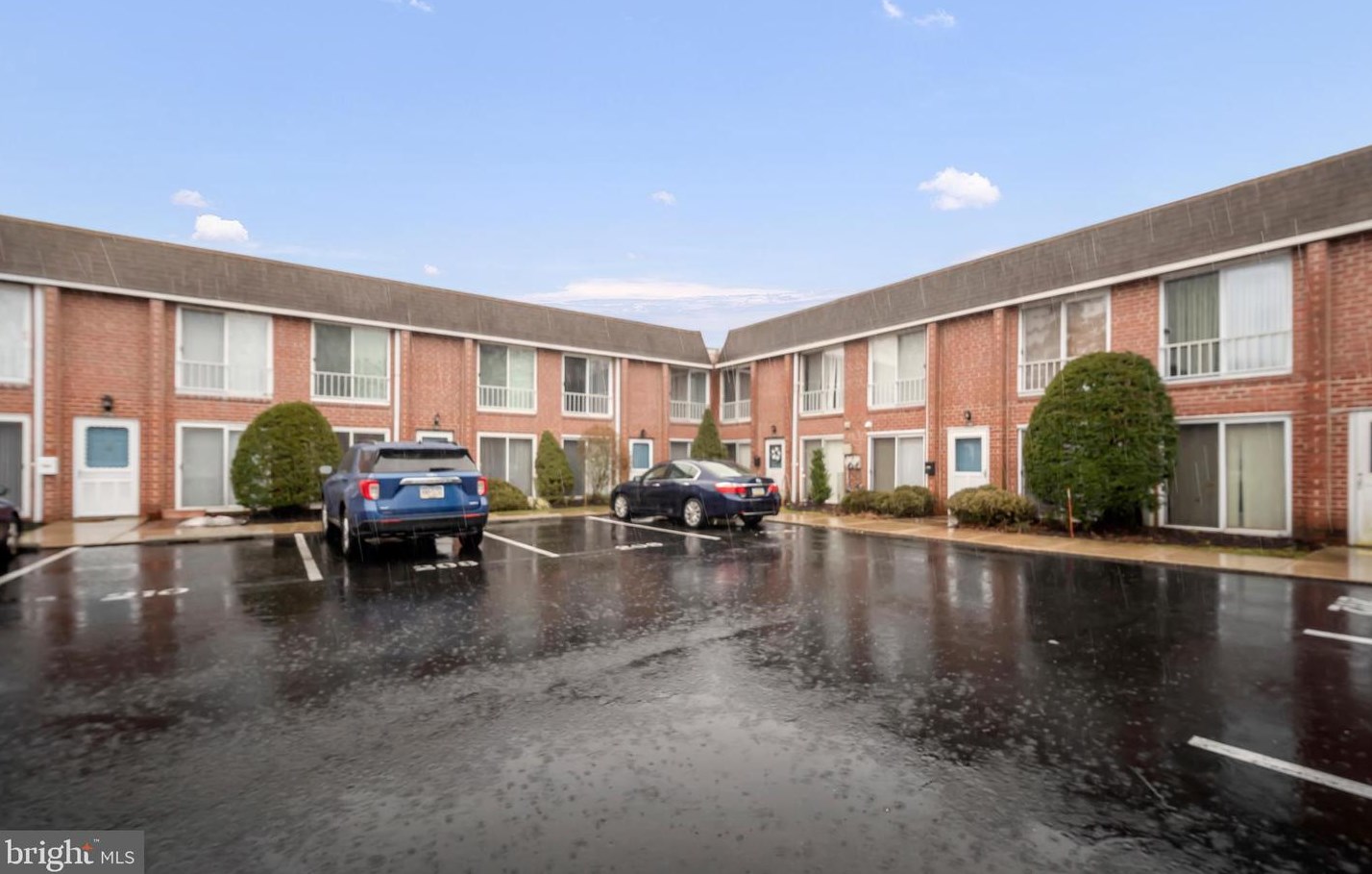 208 Saratoga Ct, Warminster PA  18974-2091 exterior