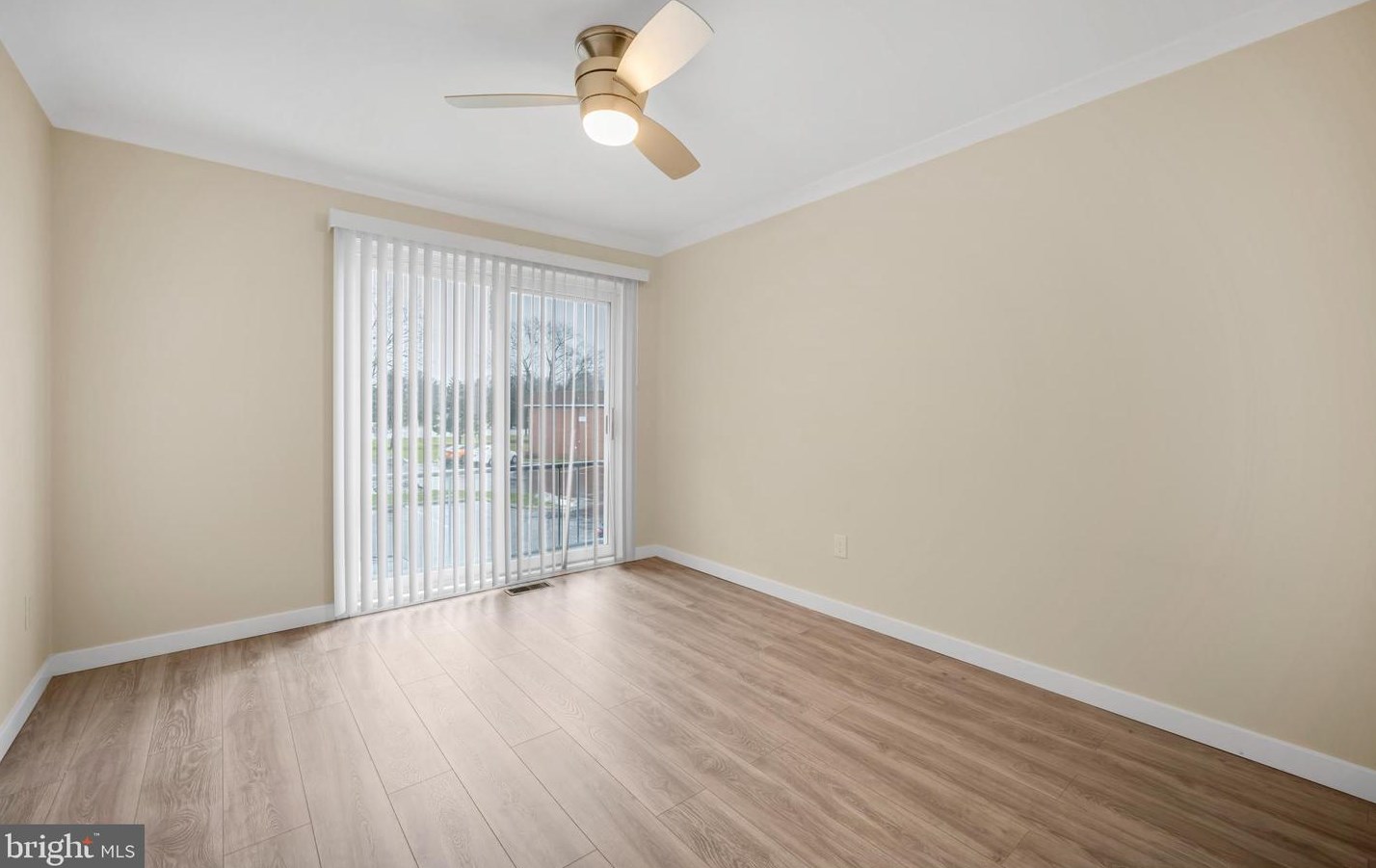 208 Saratoga Ct, Warminster PA  18974-2091 exterior