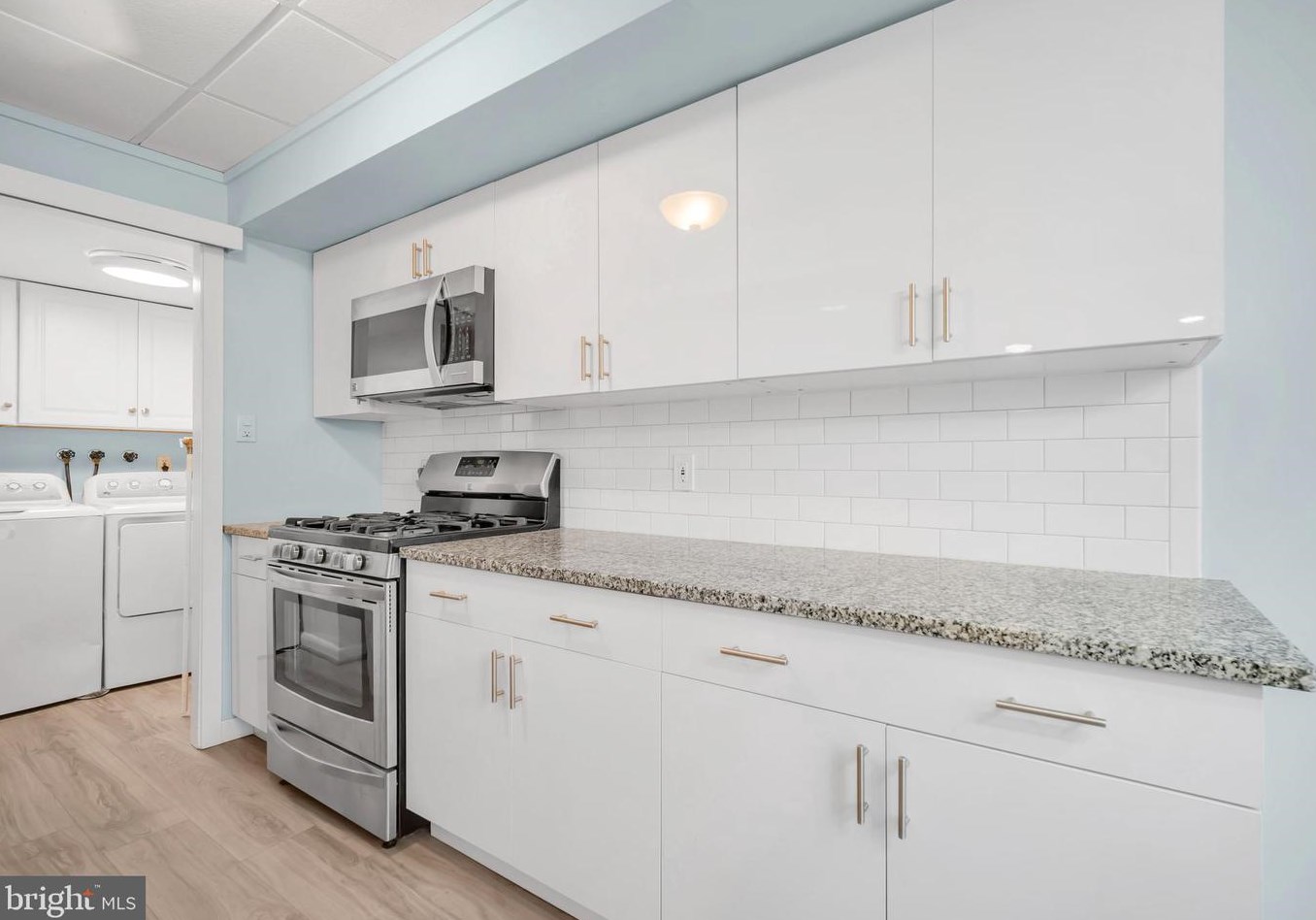 208 Saratoga Ct, Warminster PA  18974-2091 exterior