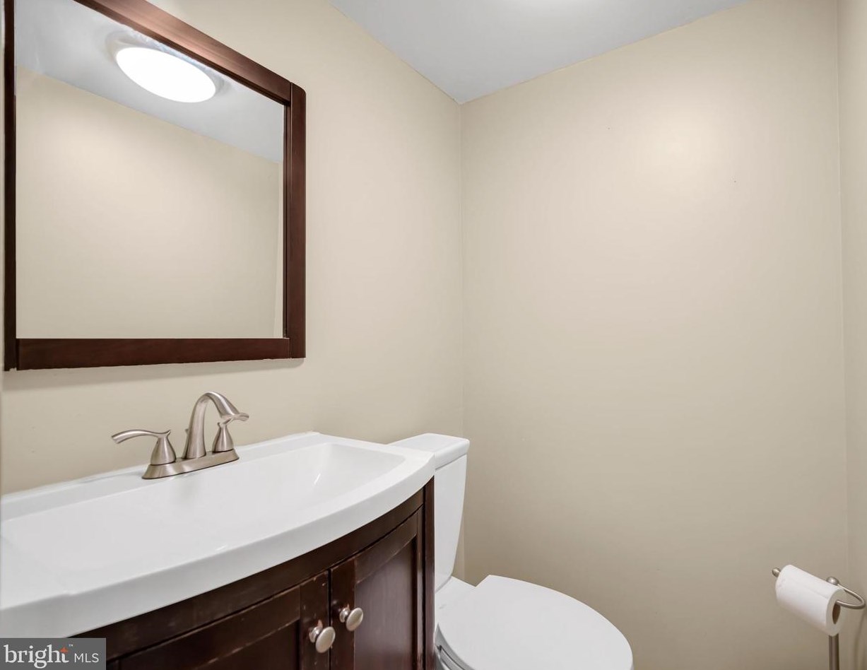 208 Saratoga Ct, Warminster PA  18974-2091 exterior