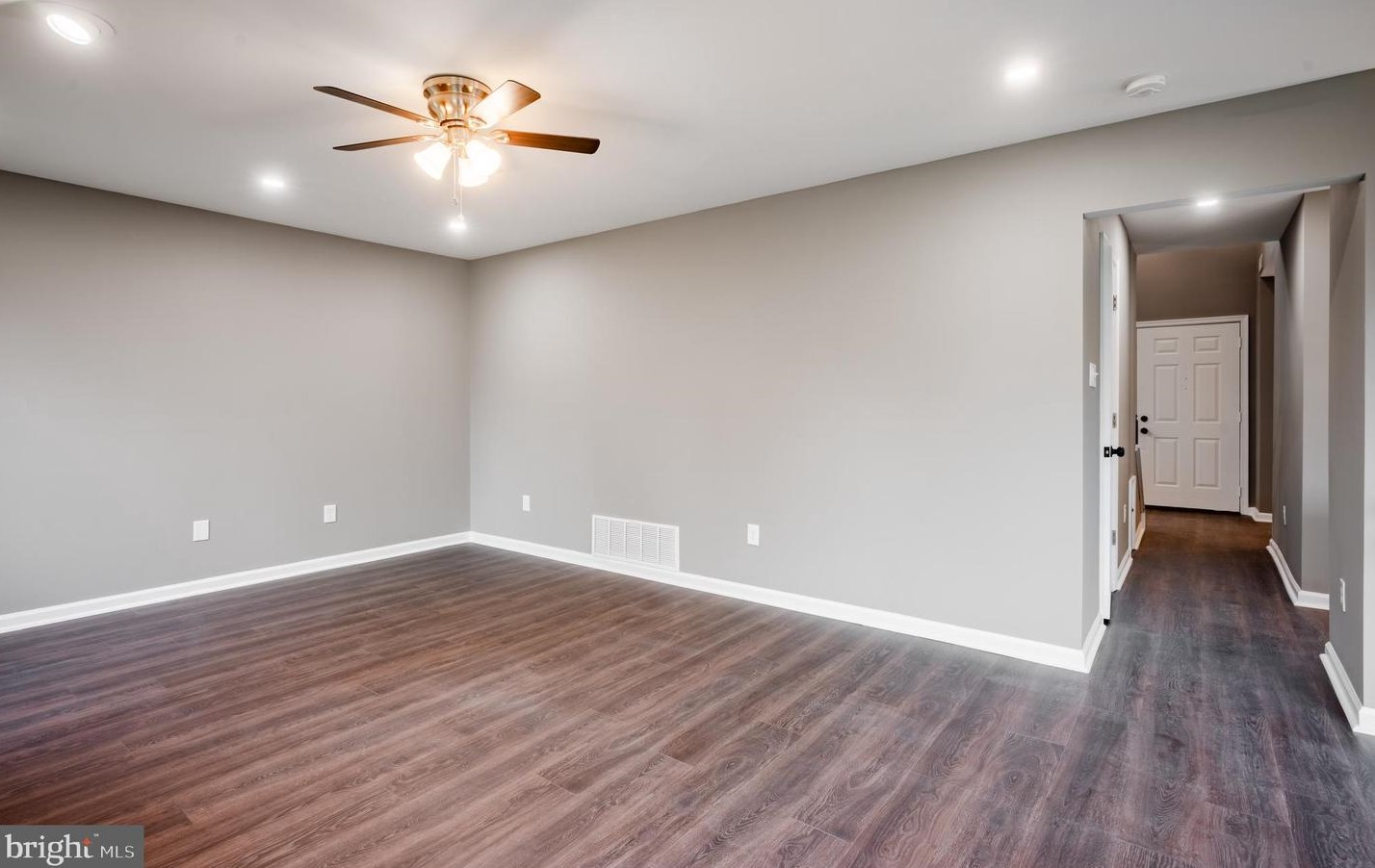 72 Magnolia Dr, Upper Makefield PA  18940-9236 exterior