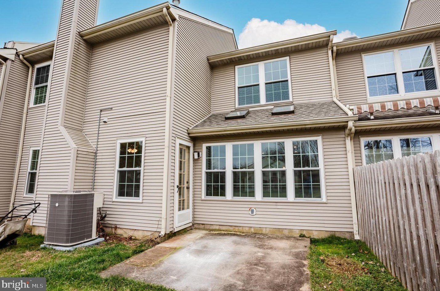 72 Magnolia Dr, Upper Makefield PA  18940-9236 exterior