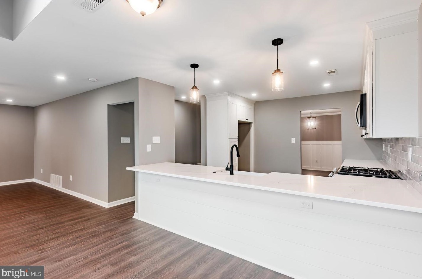 72 Magnolia Dr, Upper Makefield PA  18940-9236 exterior