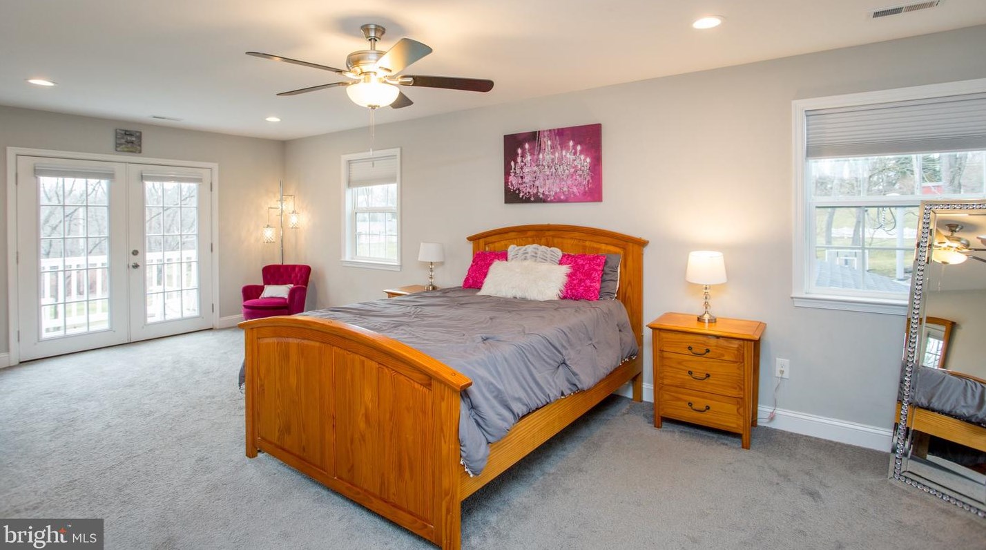 1350 Clearview Dr, Jamison PA  18929-1151 exterior