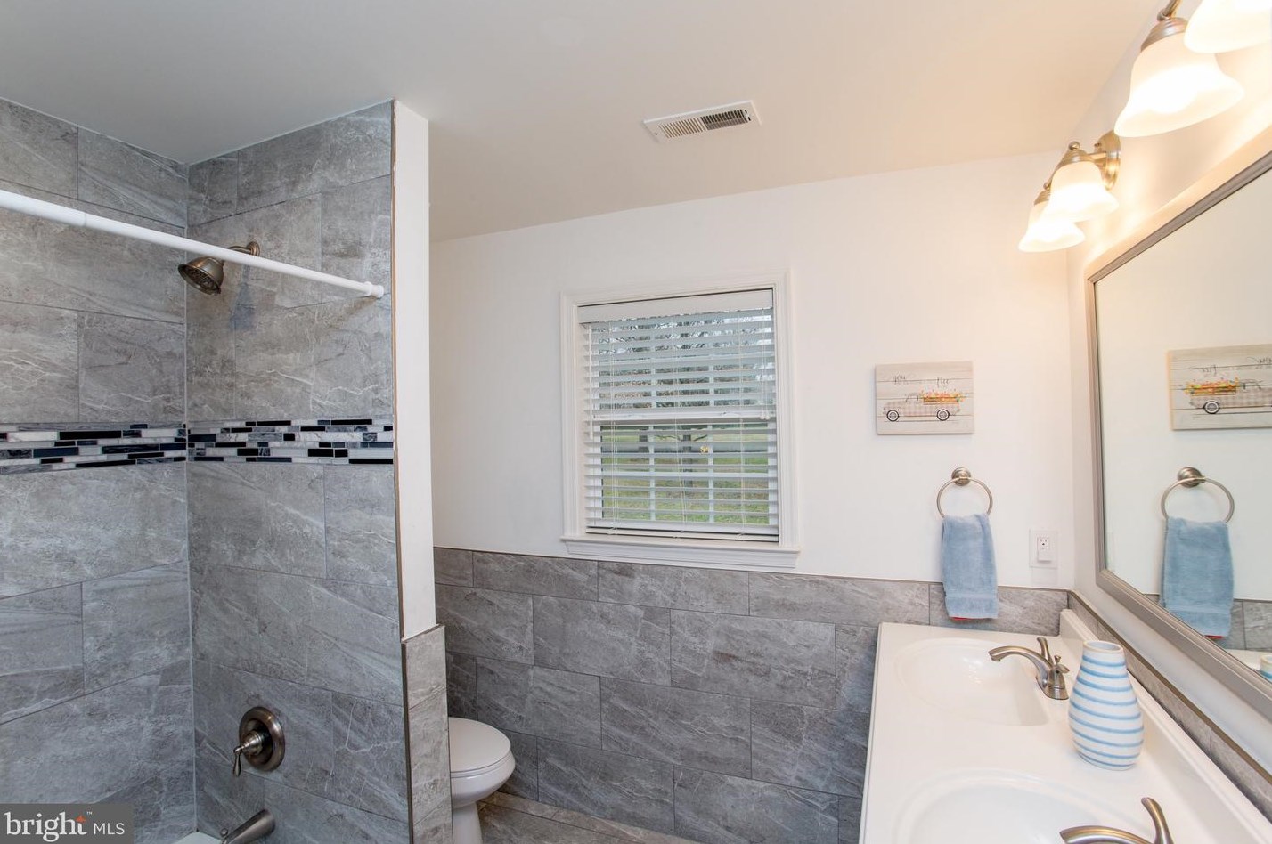 1350 Clearview Dr, Jamison PA  18929-1151 exterior