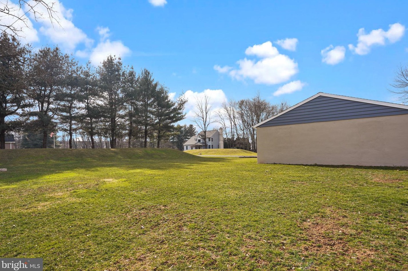 47 Williams Ave, Upper Makefield PA 18940-3613 exterior