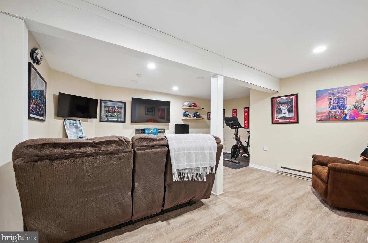 213 Autumn Leaf Dr, Gardenville PA  18901-6402 exterior