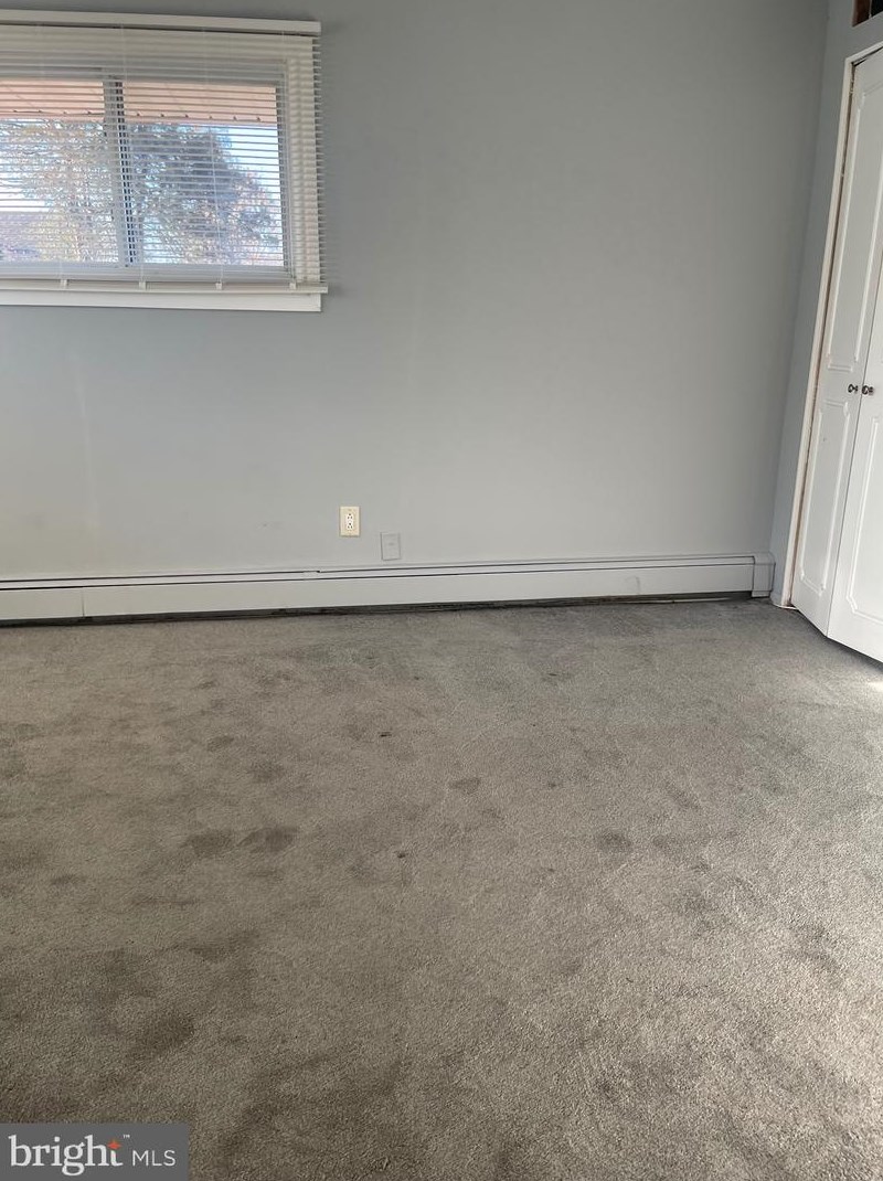 28 Hunt Rd, Levittown PA  19056-1329 exterior