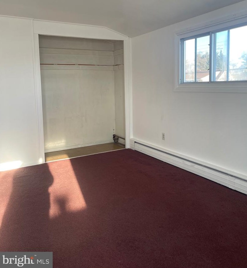 28 Hunt Rd, Levittown PA  19056-1329 exterior