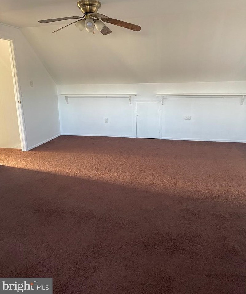 28 Hunt Rd, Levittown PA  19056-1329 exterior