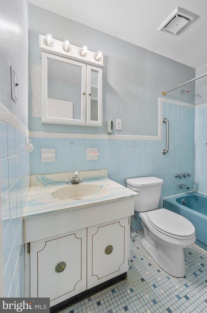 229 Daffodil Ct, Quakertown PA 18951-2735 exterior