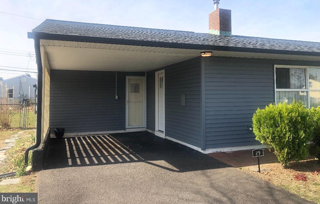 29 Fortune Ln, Levittown PA  19055-2112 exterior
