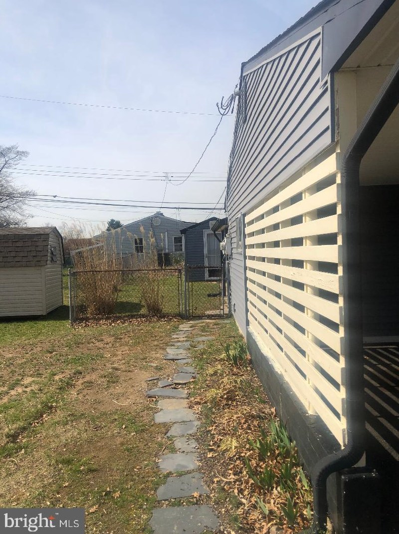 29 Fortune Ln, Levittown PA  19055-2112 exterior