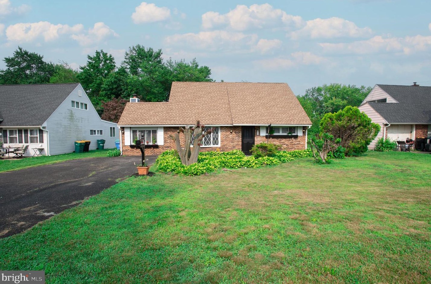 99 Kingwood Ln, Levittown PA  19055-2422 exterior