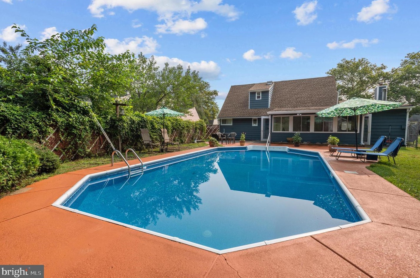 99 Kingwood Ln, Levittown PA  19055-2422 exterior