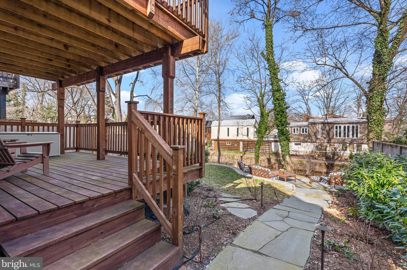 104 New St, New Hope PA  18938-1208 exterior