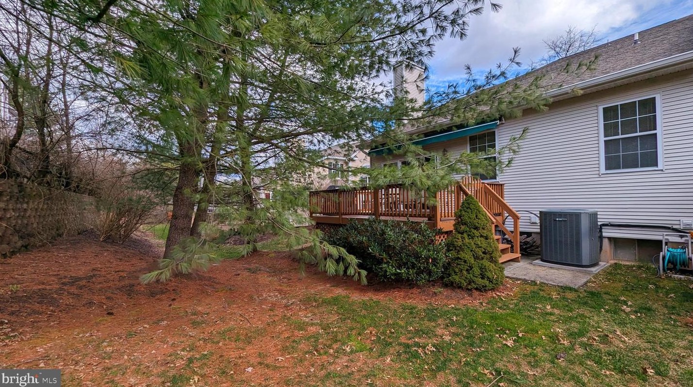 107 Dispatch Dr, Washington Crossing PA  18977-1173 exterior