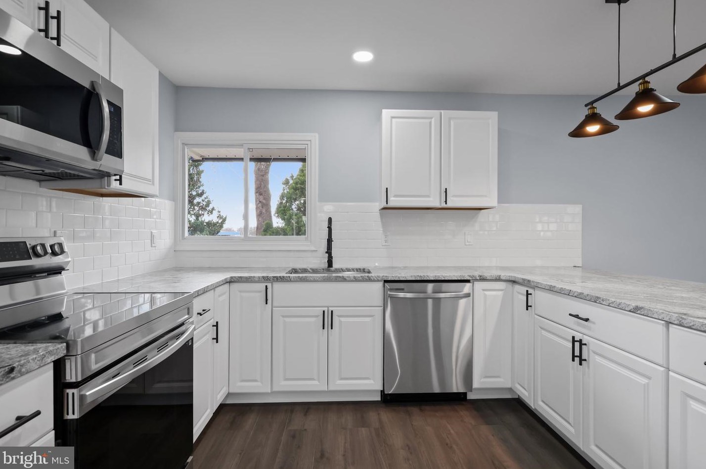 109 Appletree Dr, Levittown PA  19055-1234 exterior