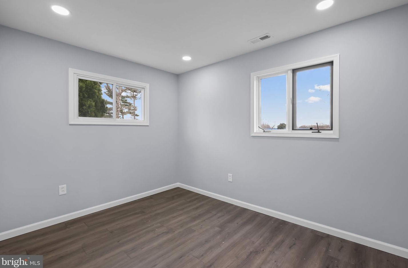 109 Appletree Dr, Levittown PA  19055-1234 exterior