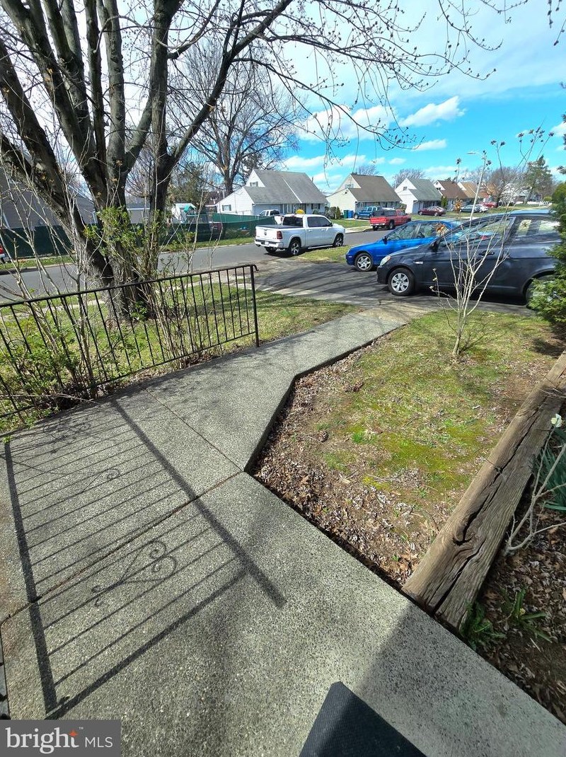 2 Ironwood Rd, Levittown PA  19057-2726 exterior
