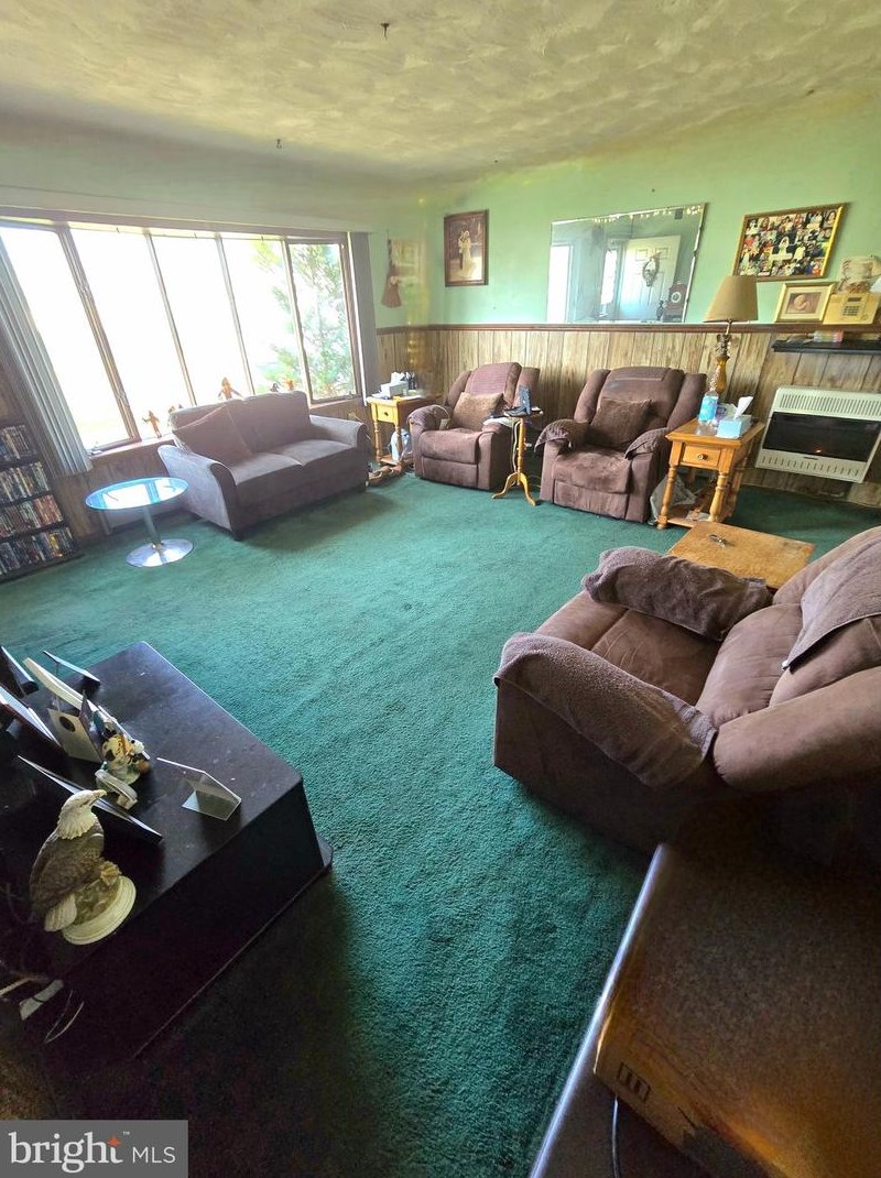 2 Ironwood Rd, Levittown PA  19057-2726 exterior