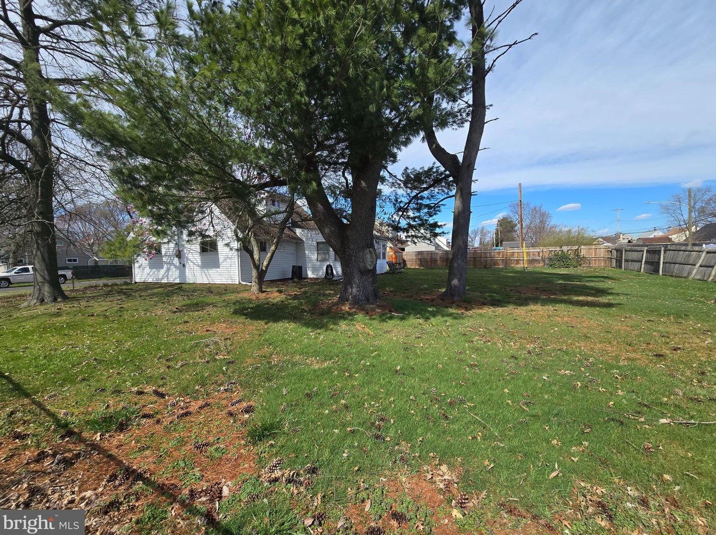 2 Ironwood Rd, Levittown PA  19057-2726 exterior