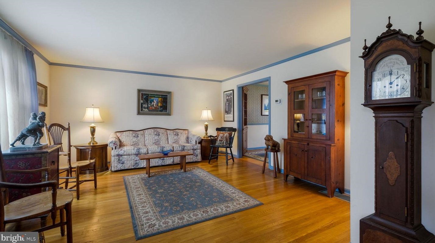 439 Sterling St, Upper Makefield PA  18940-2142 exterior