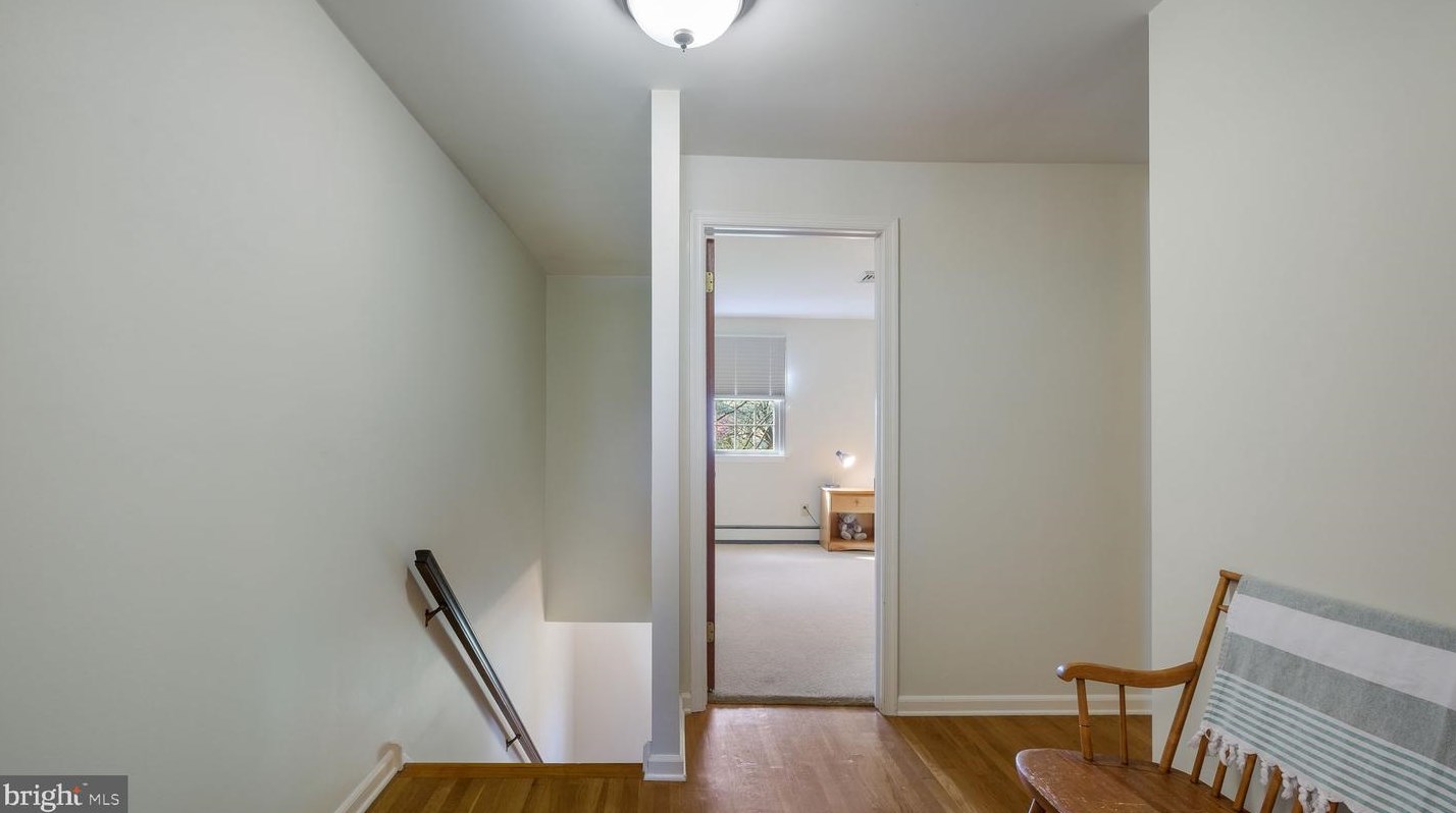 439 Sterling St, Upper Makefield PA  18940-2142 exterior