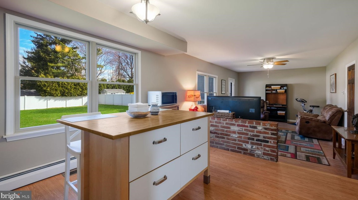 439 Sterling St, Upper Makefield PA  18940-2142 exterior