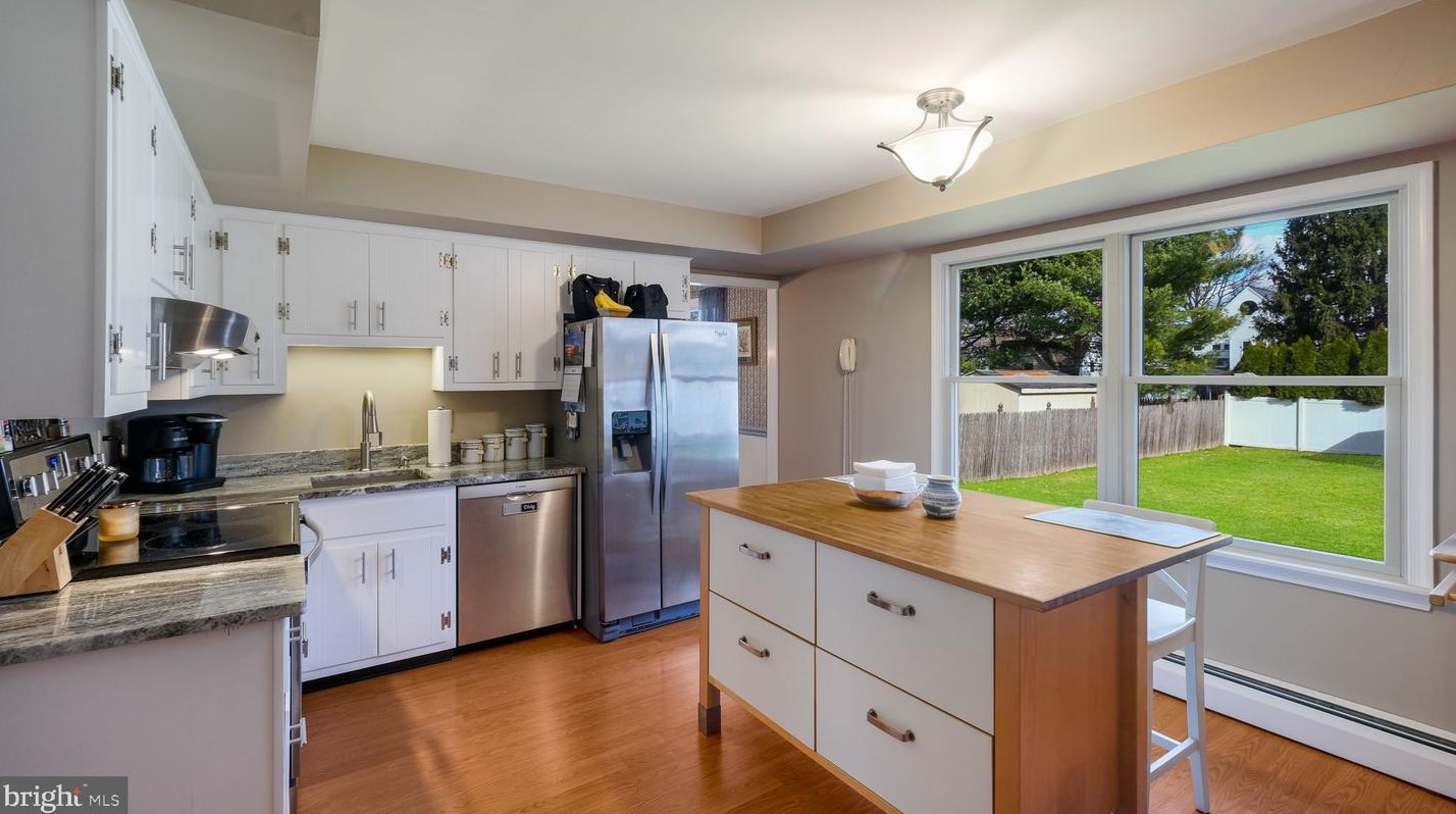 439 Sterling St, Upper Makefield PA  18940-2142 exterior