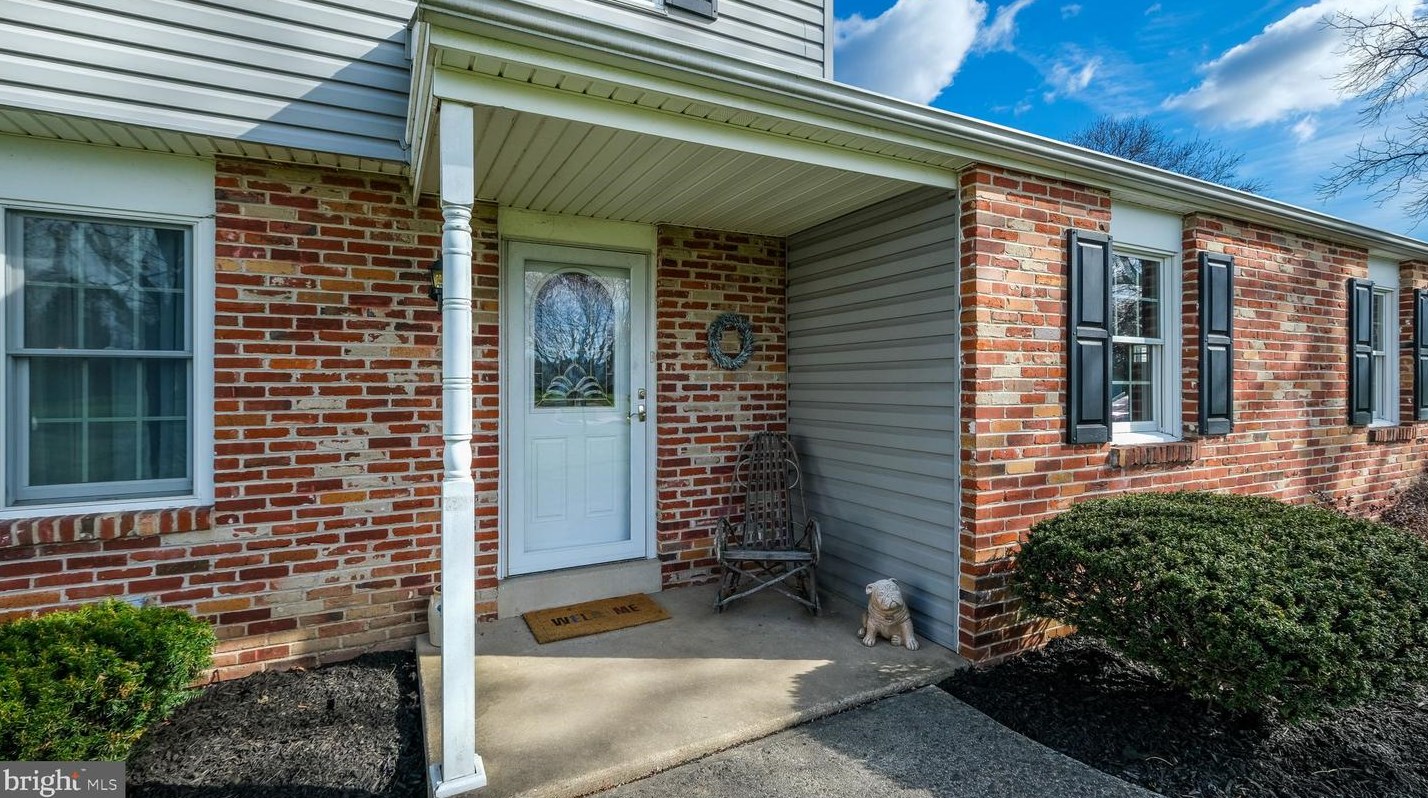 439 Sterling St, Upper Makefield PA  18940-2142 exterior