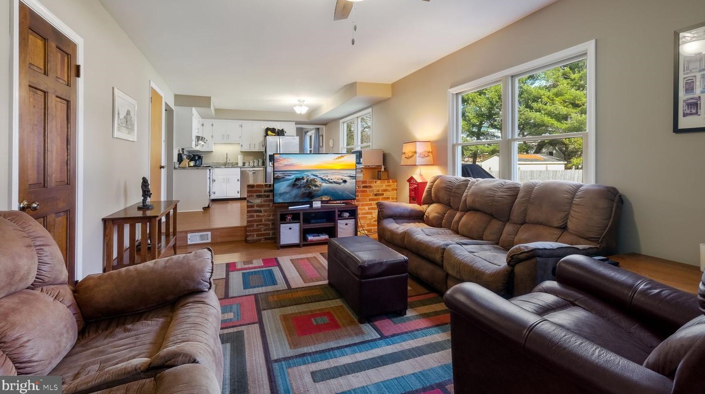 439 Sterling St, Upper Makefield PA  18940-2142 exterior