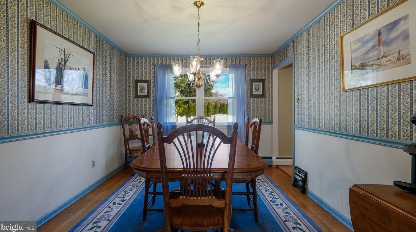 439 Sterling St, Upper Makefield PA  18940-2142 exterior