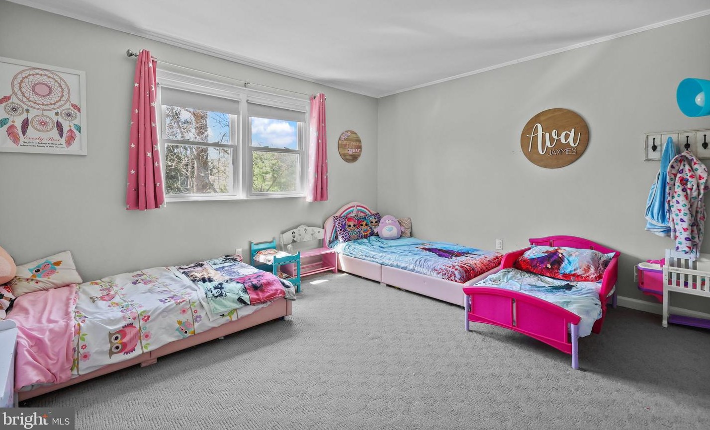 2 Elizabeth Ln, Southampton PA  18954-1011 exterior