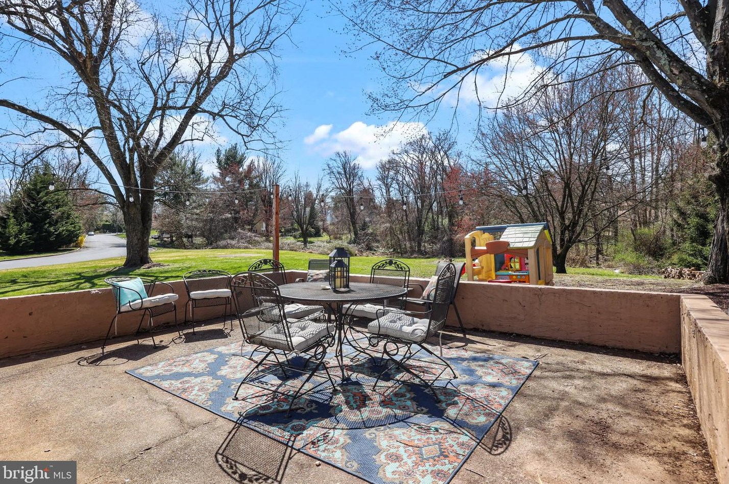 2 Elizabeth Ln, Southampton PA  18954-1011 exterior