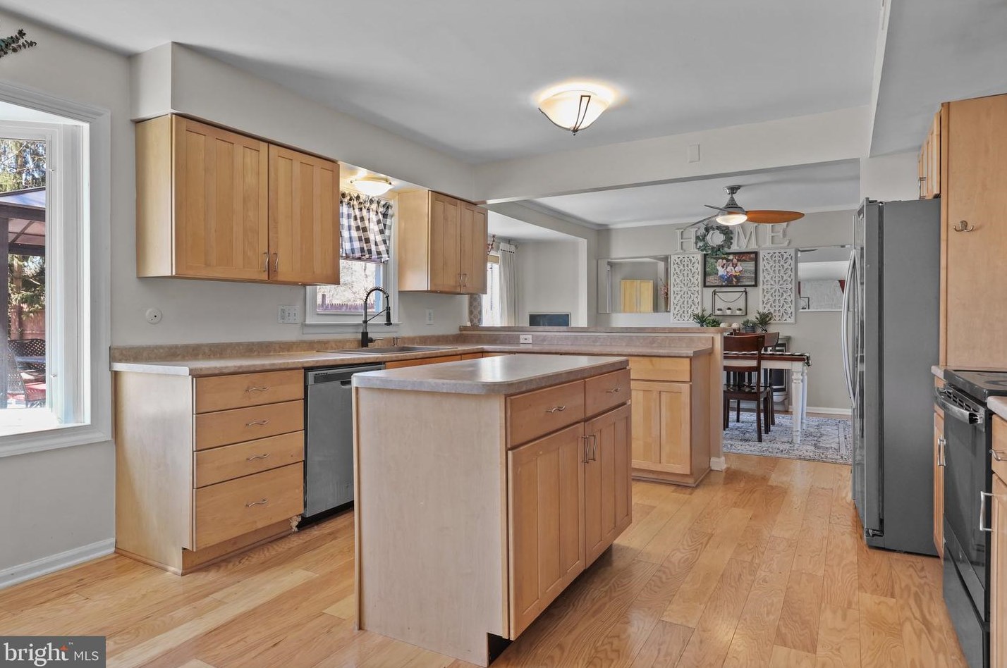 2 Elizabeth Ln, Southampton PA  18954-1011 exterior