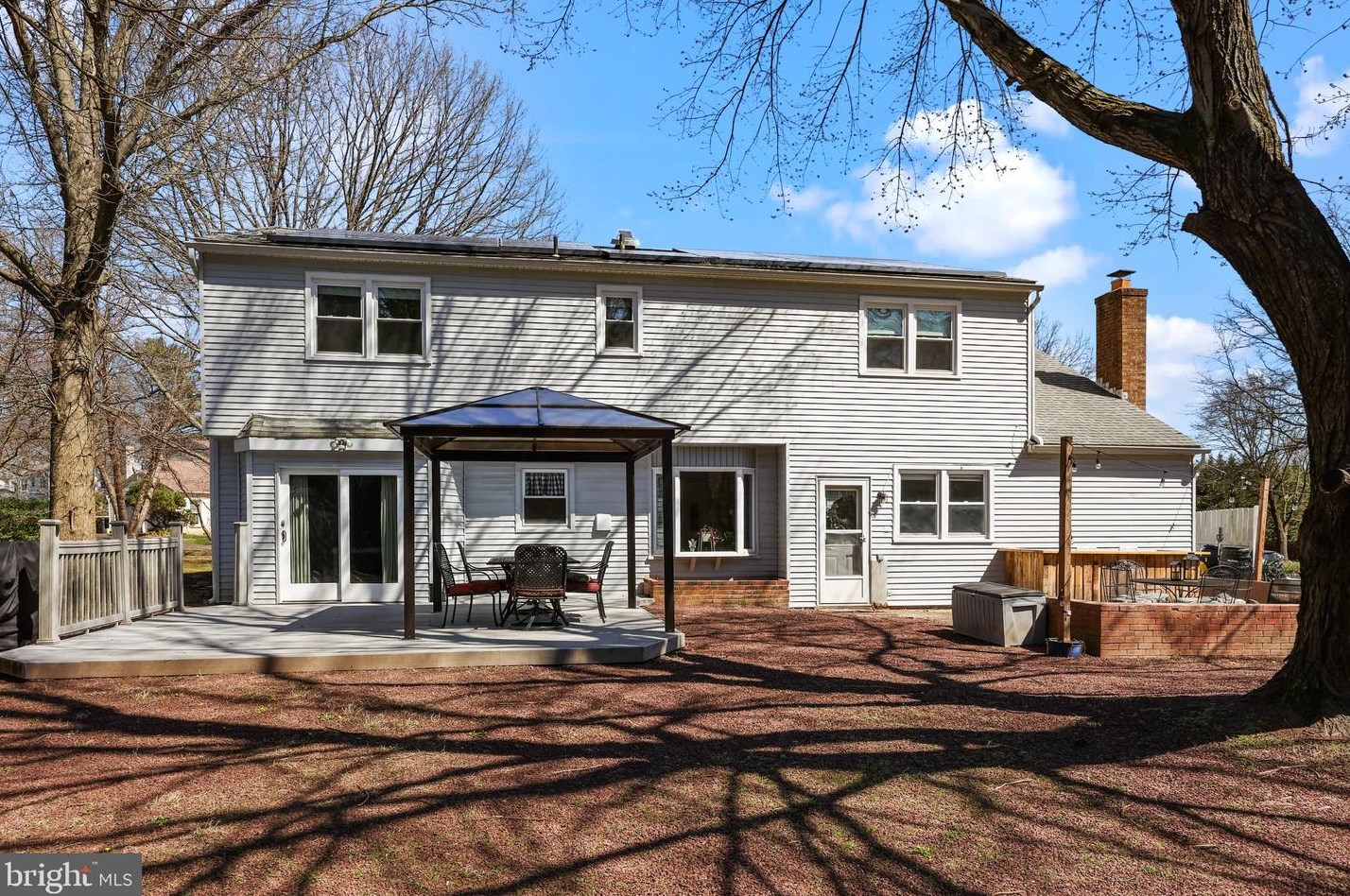 2 Elizabeth Ln, Southampton PA  18954-1011 exterior