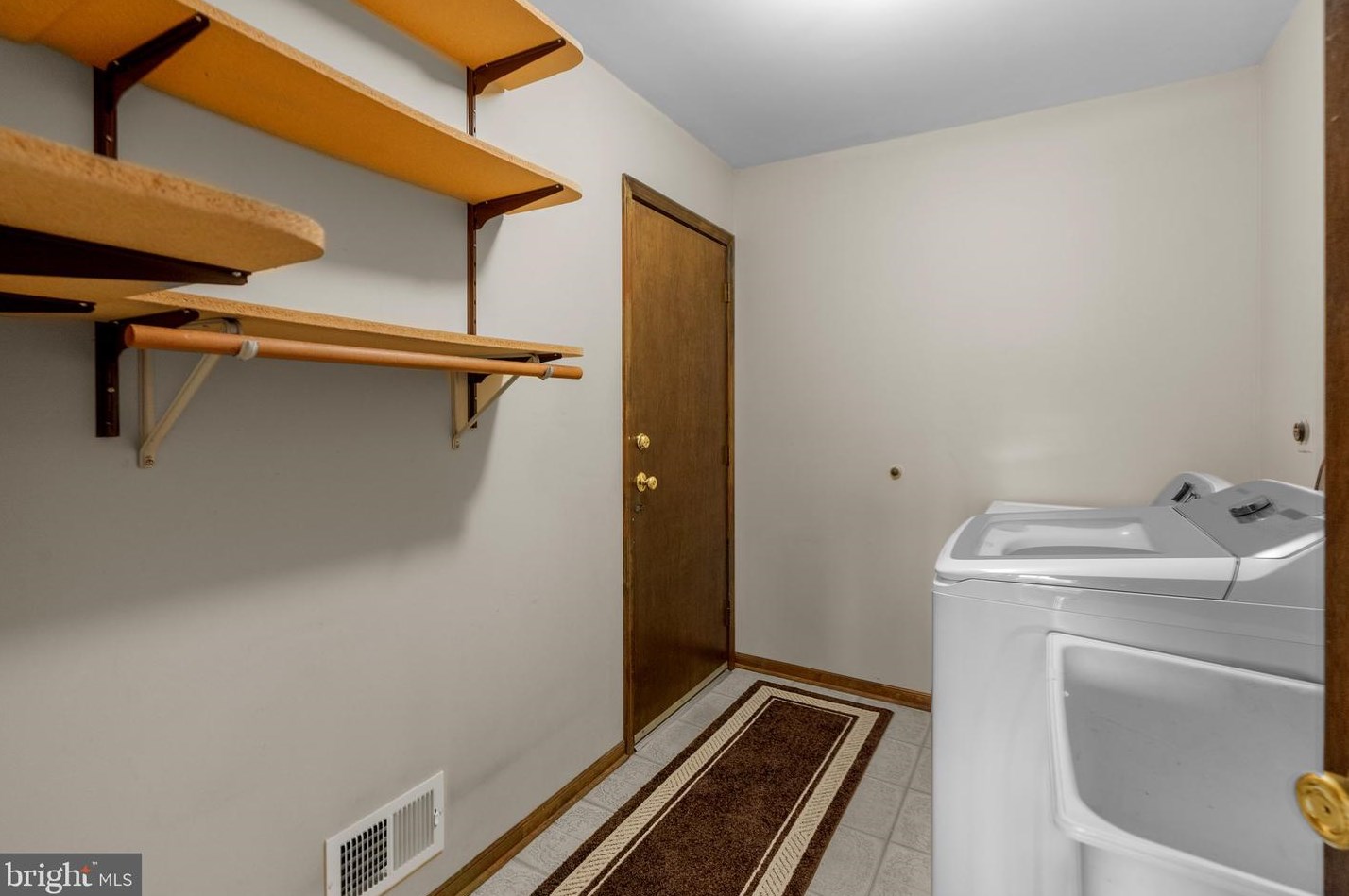 60 King Charles Ln, Upper Makefield PA  18940-2312 exterior