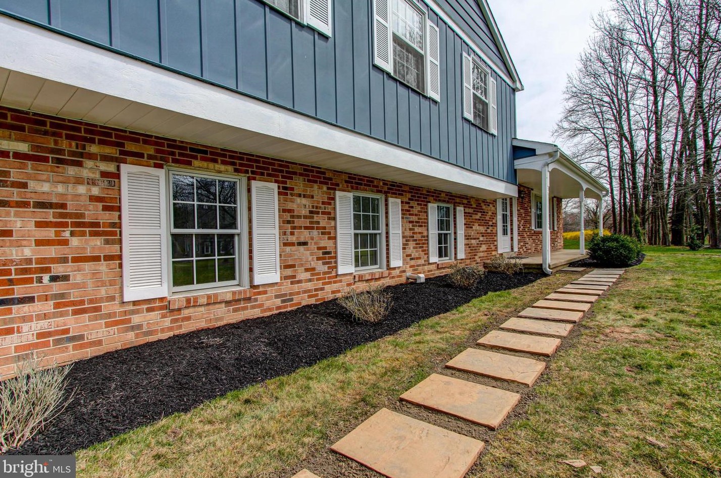 40 Pinevale Rd, Gardenville PA  18901-2120 exterior