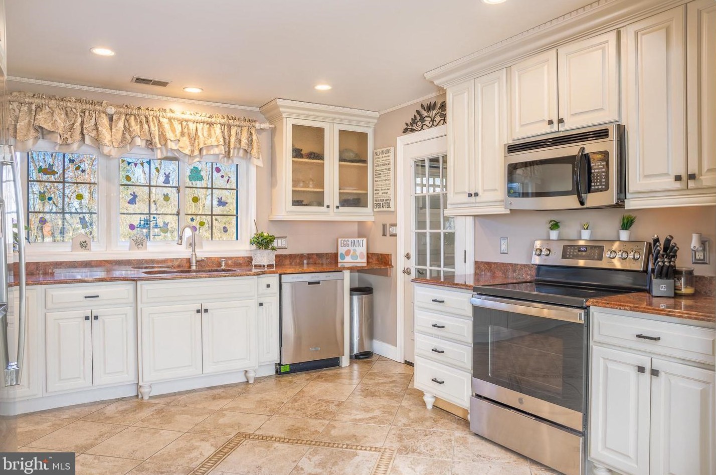 247 Snowball Dr, Levittown PA  19056-1723 exterior