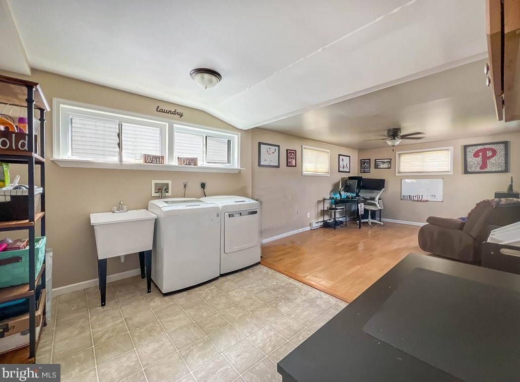 51 Pineneedle Rd, Levittown PA 19056-3509 exterior