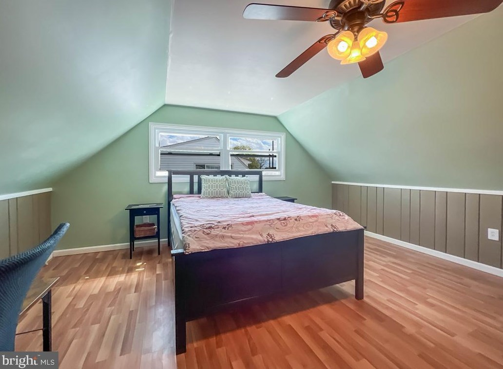 51 Pineneedle Rd, Levittown PA 19056-3509 exterior