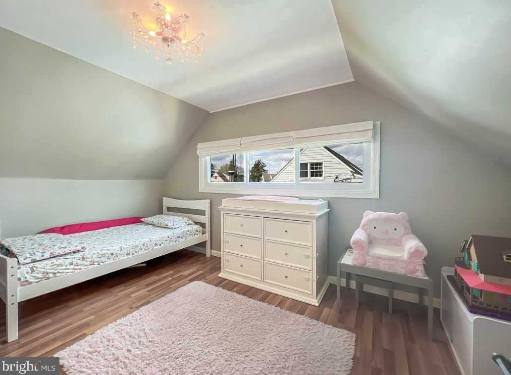 51 Pineneedle Rd, Levittown PA 19056-3509 exterior