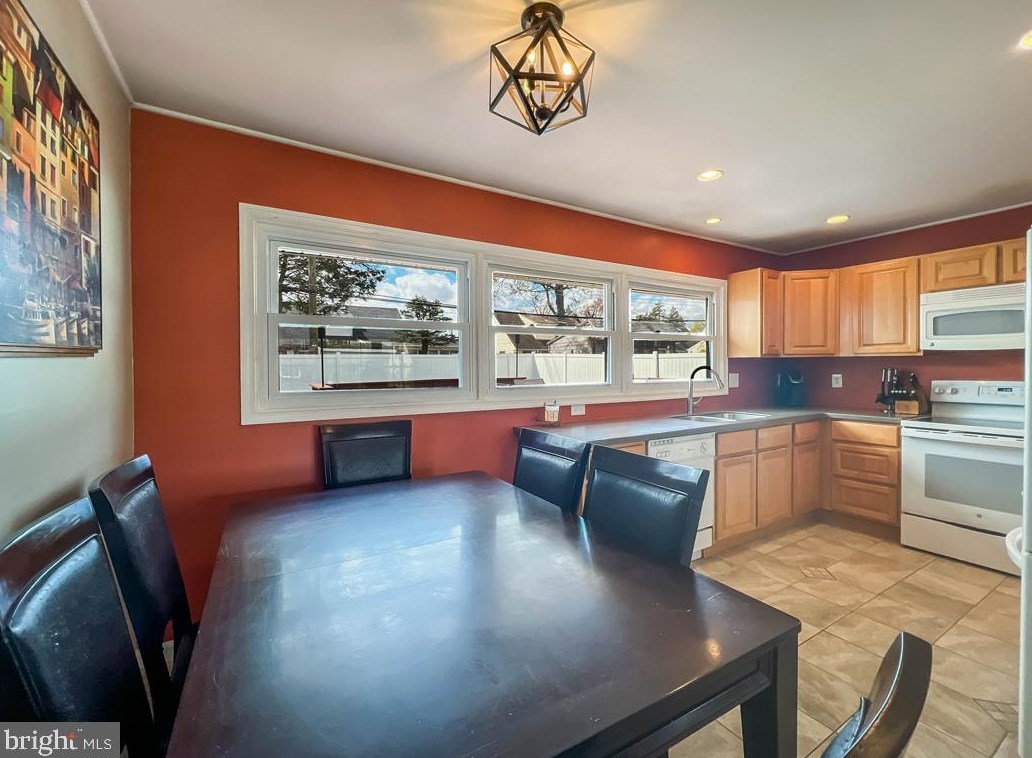 51 Pineneedle Rd, Levittown PA 19056-3509 exterior